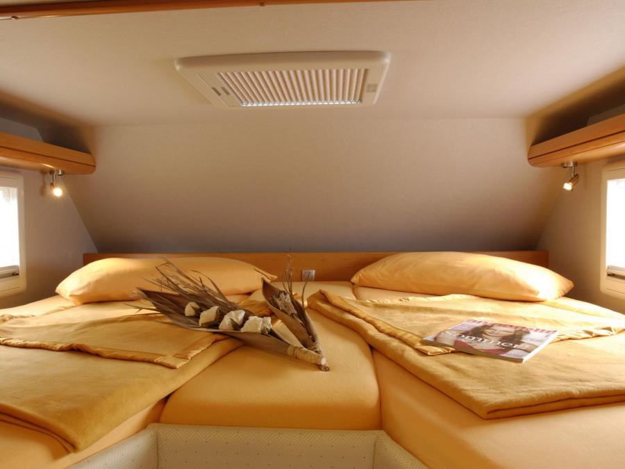 Интерьер PhoeniX Alkoven 7200 RSL 2009 года  (фото 9 из 9)